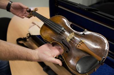 Muzikant laat viool ter waarde van ruim 250.000 pond in trein liggen