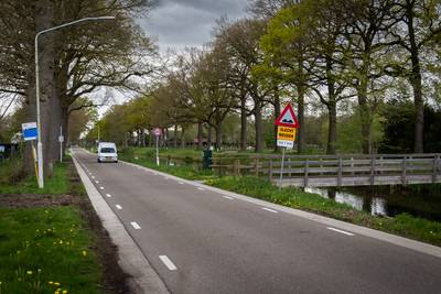 Drie miljoen euro hielp niet, nu moet zand de weg naar Helenaveen vlak houden