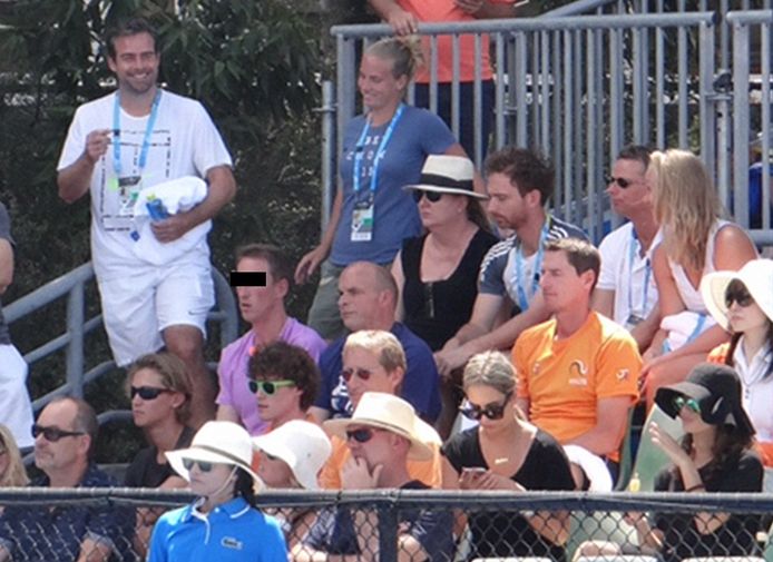 Mark de J. naast Koen Everink, tussen tennissers Raemo Sluiter en Paul Haarhuis.