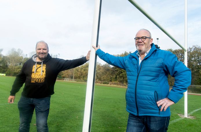 Eddie Kimmels (rechts) en Hendrie Lamers, initiatiefnemers van walking rugby bij de Dragons.