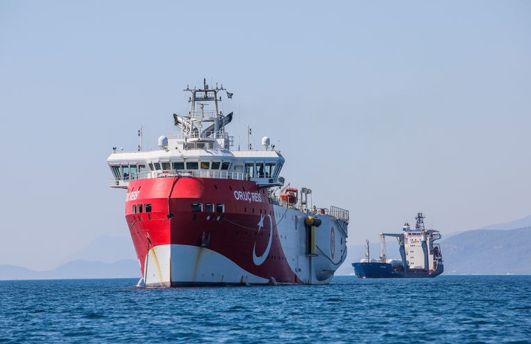 Het Turkse onderzoeksschip dat het omstreden bodemonderzoek in de buurt van het Griekse eiland Kastellorizo zal gaan doen. Beeld AP