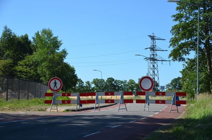 De Oldenbarnevelderweg is afgesloten vanwege werkzaamheden.