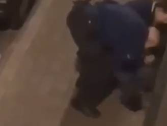 VIDEO. Politiegeweld in Molenbeek: agent schopt geboeide verdachte op het hoofd