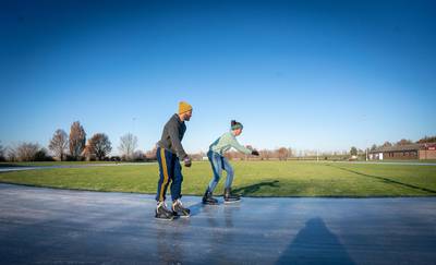 Dodewaardse IJsclub moet schaatsbaan vroegtijdig sluiten na grote drukte: ‘Helemaal kapot gereden’