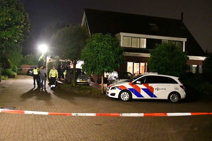 In een woning aan de Magnolialaan in Ermelo werd woensdag een lichaam gevonden.
