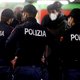 Italiaanse politie boos om roze mondkapjes: ‘Doen geen eer aan ons uniform’