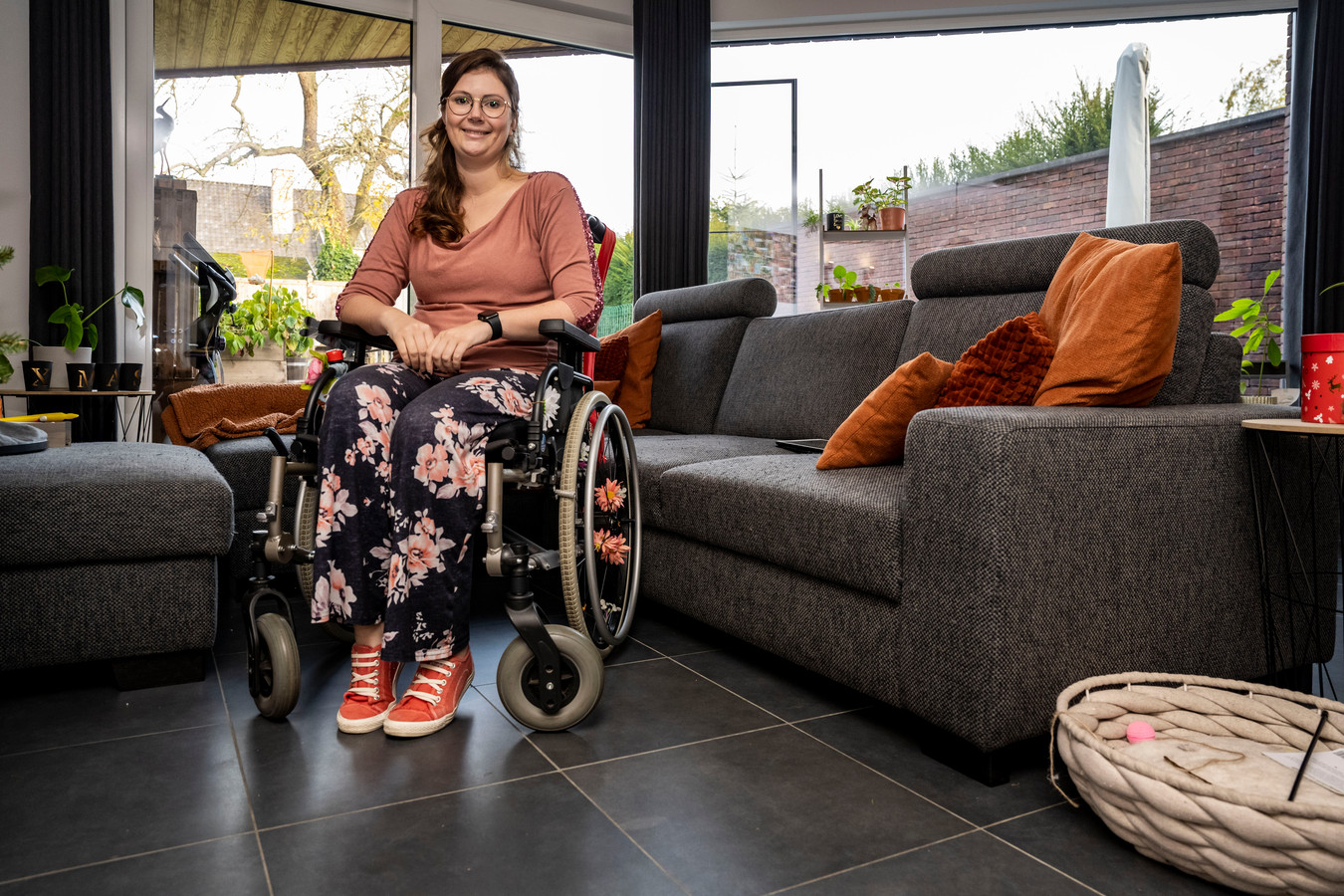 MS-patiente Céline Willems redt het nu al verschillende dagen in de week niet zonder rolstoel.
