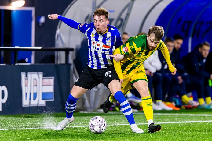 Tibo Persyn (l) maakte opnieuw een goede indruk bij FC Eindhoven en was belangrijk met de assist op de 1-1.