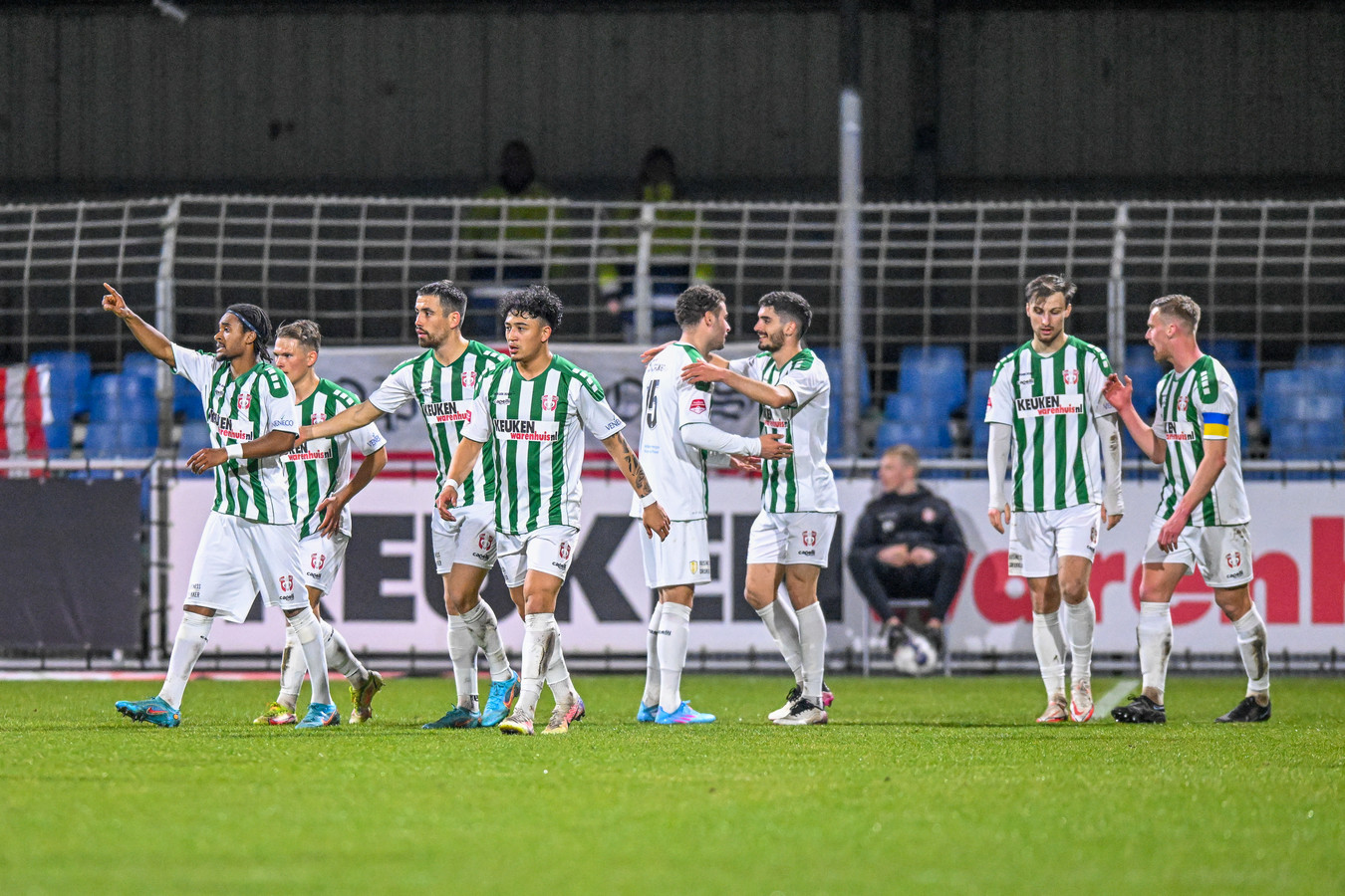 FC Dordrecht wéér drie punten rijker: tiende treffer Stijn Meijer goed