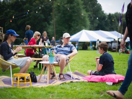 Wc-rol onder de arm: deze zomer kan je kamperen in Arnhems stadspark