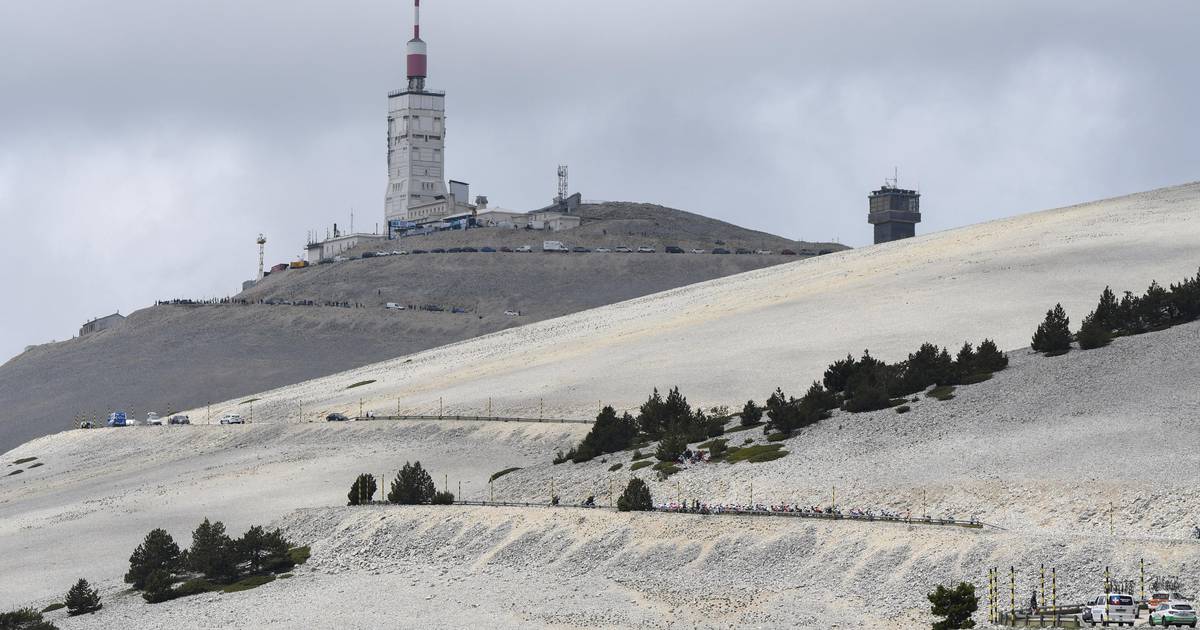 Vader van vier kinderen overleden bij fietsongeval tijdens afdalen Mont Ventoux.