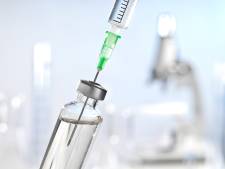 Un vaccin d'ici un an dans un scénario “optimiste”