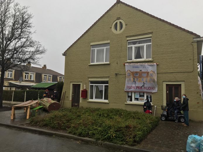 De krakers hebben donderdagmiddag de politie opgewacbt, om in gesprek te gaan.