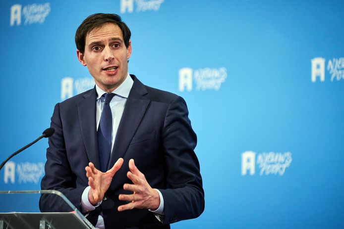 Demissionair minister Wopke Hoekstra (Financiën) kondigde vanmiddag met zijn collega's Wouter Koolmees (Sociale Zaken) en Stef Blok (Economische Zaken) aan dat de coronasteun wordt verlengd tot 1 oktober.