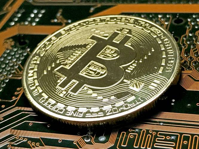Chaos op cryptomarkt compleet: bitcoin opnieuw in vrije val, andere munten crashen mee