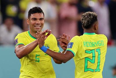 Brazilië heeft lang de handen vol met stug Zwitserland, Casemiro maakt pas in het slot het verschil en schiet Seleção naar volgende ronde