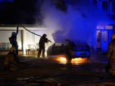 Auto brandt volledig uit voor woning in Eerbeek