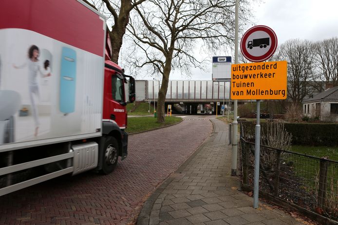 Op de Haarsekaden in Gorinchem is een vrachtwagenverbod ingesteld. Lang niet alle chauffeurs houden zich er aan, zo merken bewoners.