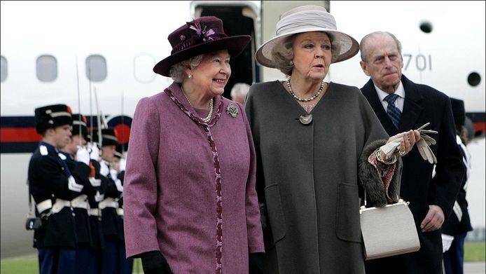 Koningin Beatrix verwelkomt koningin Elizabeth II en Prins Philip (archiefbeeld 2007). Foto: ANP