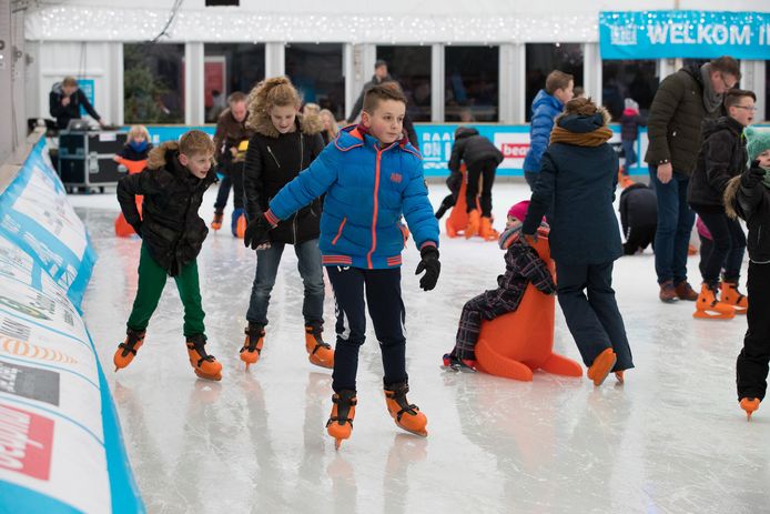 Raalte On Ice is dit jaar van vrijdag 10 december tot en met zondag 9 januari op de Grote Markt in Raalte.