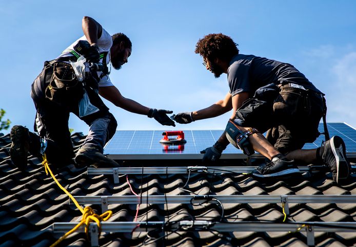 Bijna de helft van de deelnemers aan de peiling heeft zijn huis duurzamer gemaakt, bijvoorbeeld door zonnepanelen op het dak te laten leggen.