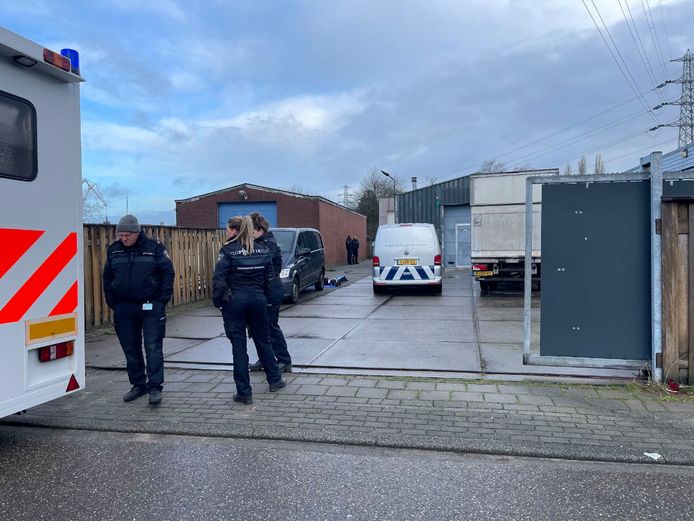 La police enquête sur des traces dans un local commercial de la Josinkstraat.