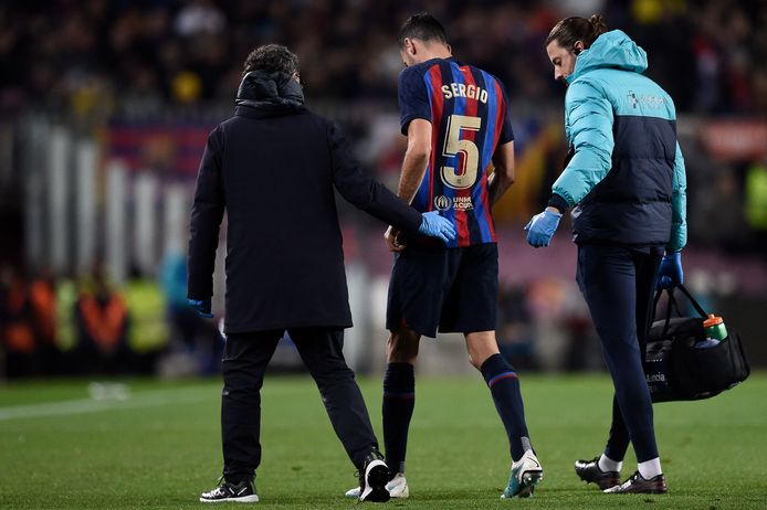 Sergio Busquets moest na acht minuten het veld al verlaten