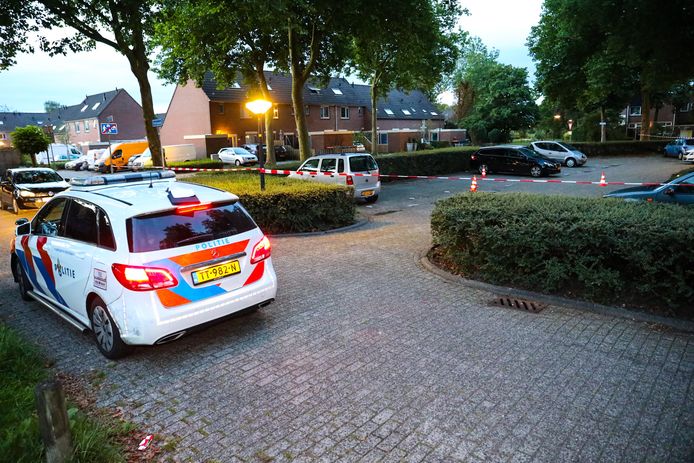 Op deze parkeerplaats aan de Markerichtersveld werd maandag geschoten.