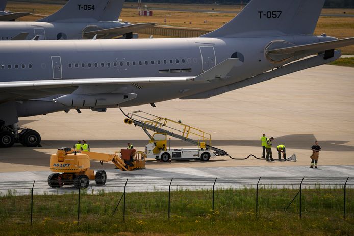 Een A330-tankvliegtuig van Defensie heeft maandagmiddag een voorzorgslanding gemaakt op Eindhoven Airport.