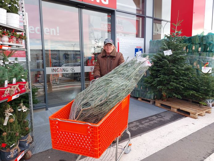 ethisch Activeren leugenaar Geen kerstbomen voor 1 euro bij Ikea, maar bij deze bouwmarkt zijn de  goedkope bomen niet aan te slepen | Delft | AD.nl