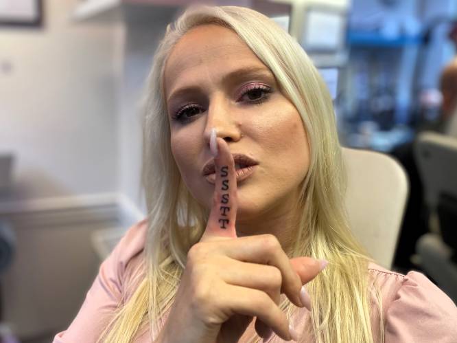 KIJK. Bekendste ‘seksjuf’ van Vlaanderen Mel Meliciousss (29) laat ‘Ssstt’-tattoo zetten: “Omdat we altijd ons mondje dichthouden, figuurlijk vooral”