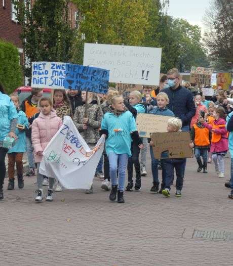 Zwembad Lopik Blijft Open Jongerenwerk Voorlopig Afgeschaft Utrecht Ad Nl
