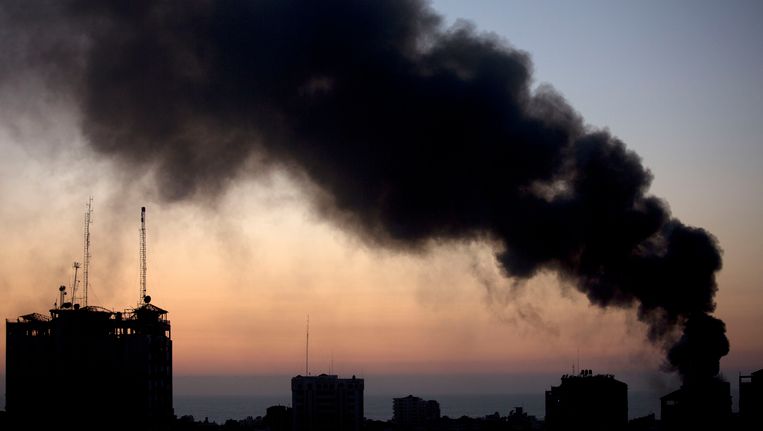 Rook boven Gaza. Beeld AP
