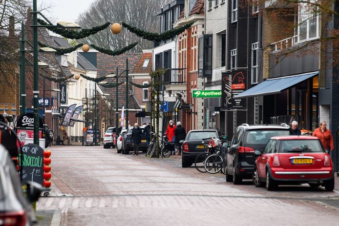 Is de Spoorstraat zaterdag weer een levendig winkelgebied? Diverse ondernemers willen de deuren openen.