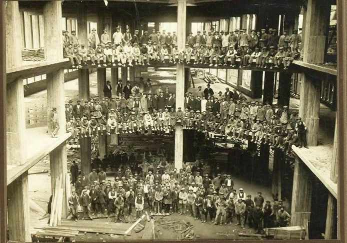openingstijd bijenkorf den haag