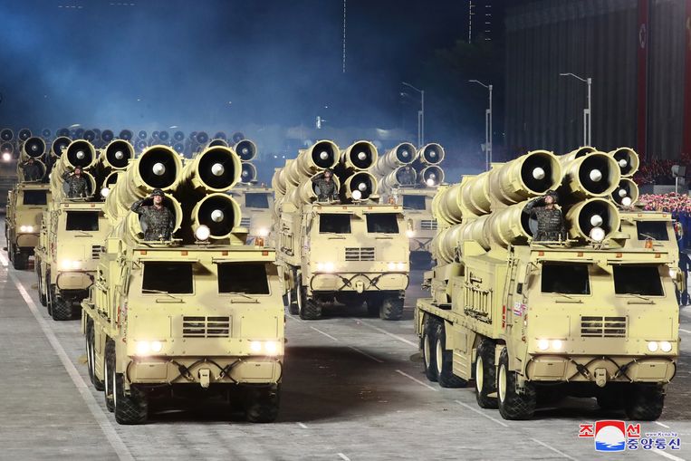 Een militaire parade in Pyongyang, Noord-Korea. Beeld EPA