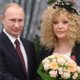Het aanzien van Alla Poegatsjova, diva van de Russische pop, is enorm. Haar kritiek raakt Poetin dan ook hard