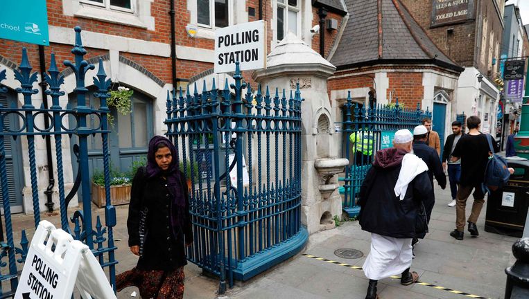 Een stembureau in oost-Londen. Beeld afp
