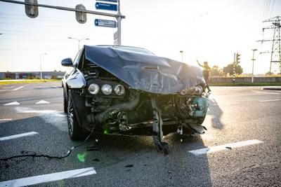 Automobilist gewond en twee auto's total loss bij botsing in Berkel-Enschot