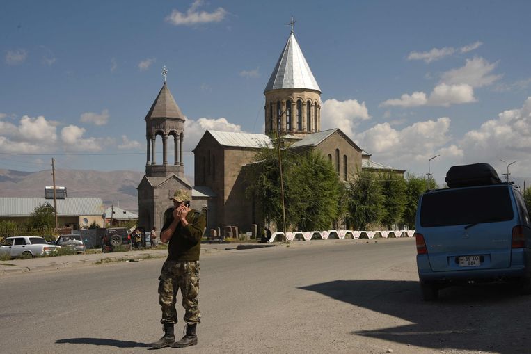 Перемирие между Арменией и Азербайджаном стало облегчением для осажденной России