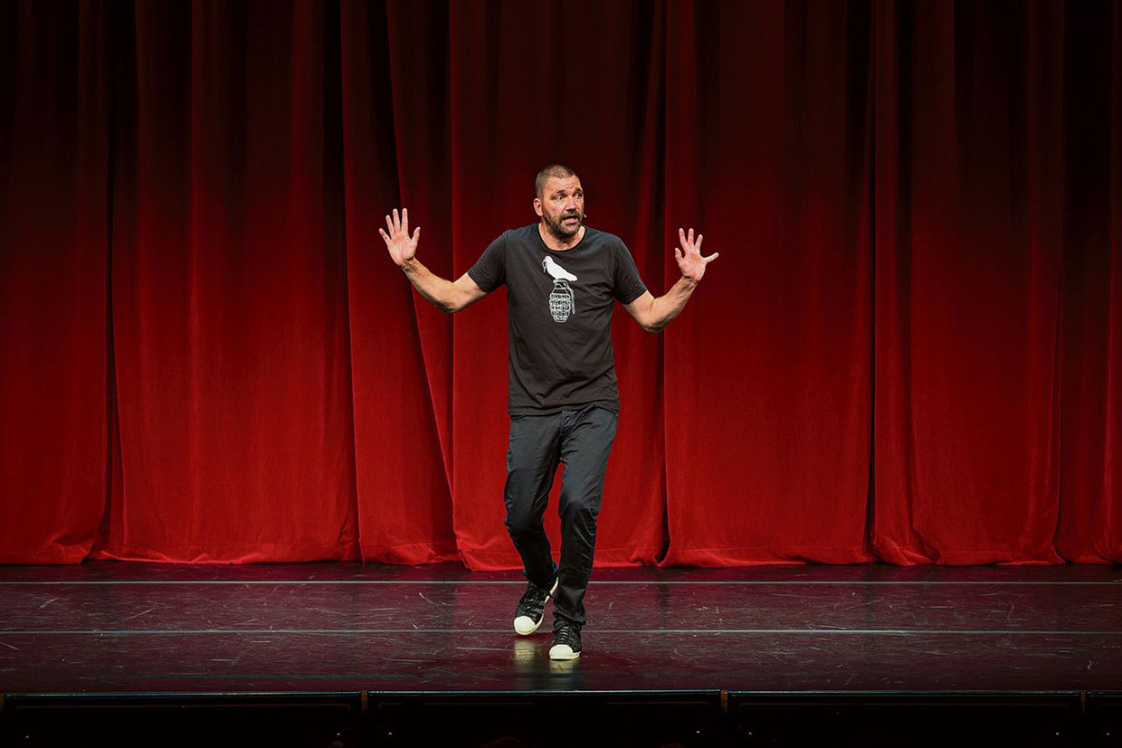 According to the theater, Theo Maasin fully supports the plan.  picture 