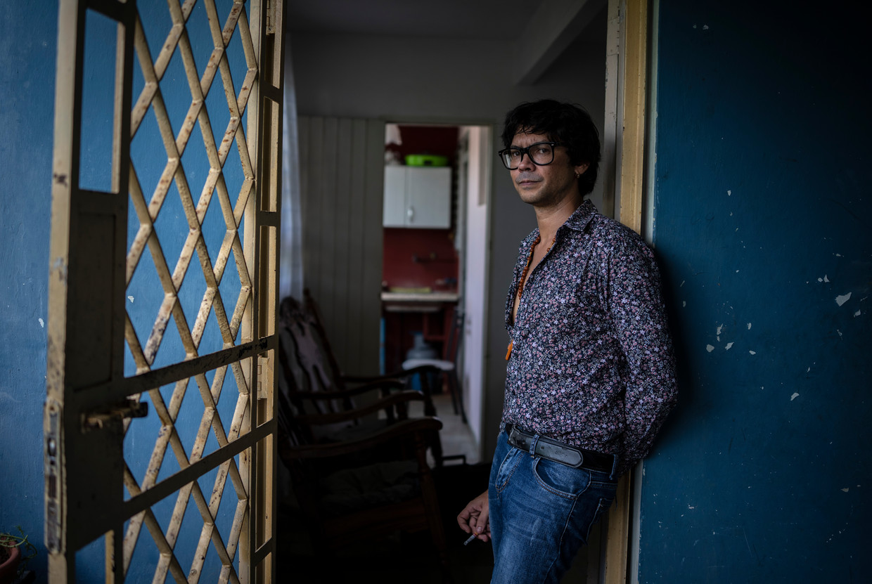 Yunior García Aguilera, theatermaker en organisator van een vreedzaam volksprotest maandag in Havana. Beeld Ramon Espinosa / AP