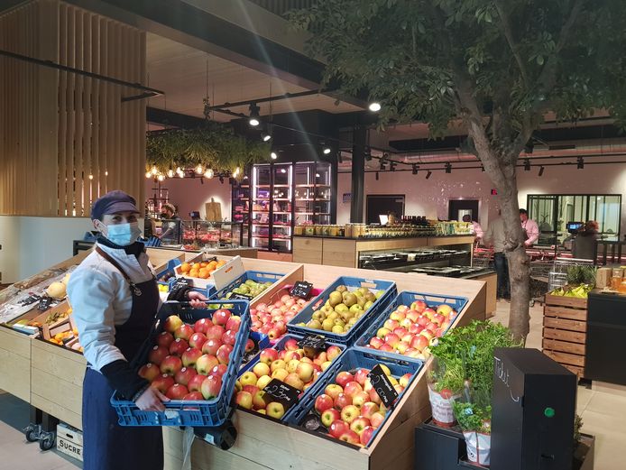 Ja, er zijn nog jonagolds in Veurne”: Versmarkt Delva maakt ludiek filmpje  | Veurne | hln.be