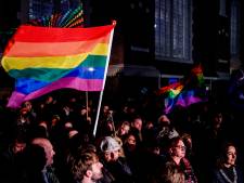 Woning in Oost twee keer in 24 uur bekogeld met vuurwerkbom vanwege regenboogvlag