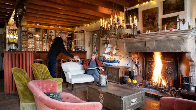 Bart (62) en Katleen (60) renoveerden een boerderij uit 1886: “Al het moderne comfort is aanwezig, maar dat zie je niet”