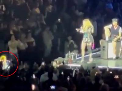 Madonna in de fout tijdens optreden: fan die blijft zitten blijkt rolstoelgebruiker
