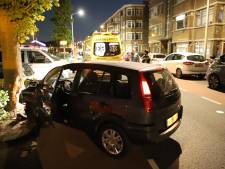 Automobilist ramt boom op Soestdijksekade en raakt lichtgewond 