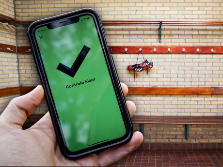 Coronapas bij kleedkamer drijft sportclubs Oost-Nederland tot wanhoop: ‘Stop er dan maar mee’