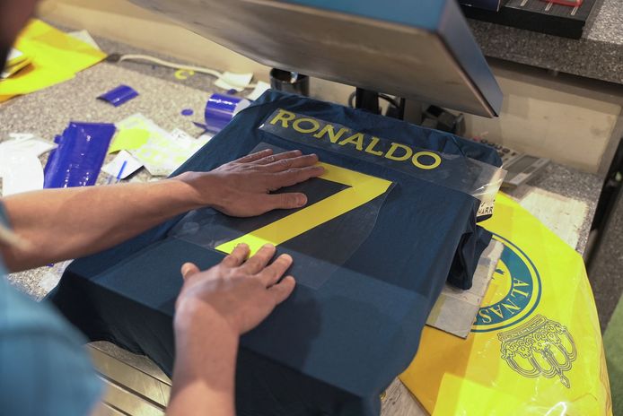 Al Nassr shirts with back number 7 are already being printed.