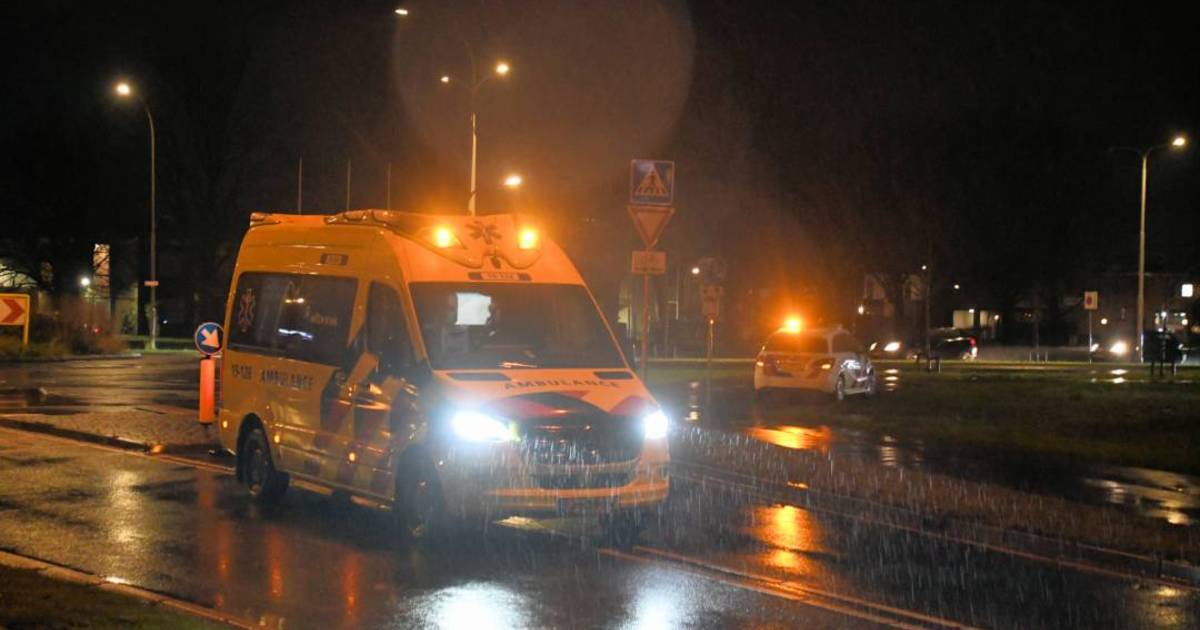 Vrouw lichtgewond bij aanrijding rotonde Fruitlaan Goes.